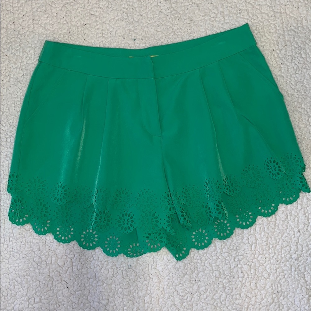 NWOT Scallop Gianni Bini Shorts